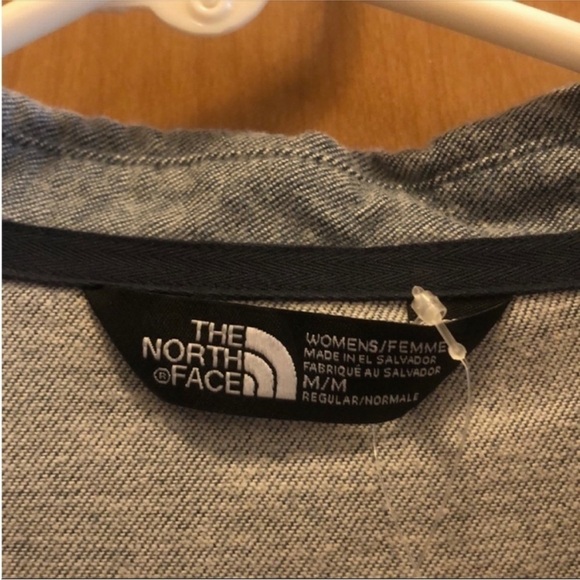 The North Face Size Medium Button Down Shirt. - Picture 4 of 11